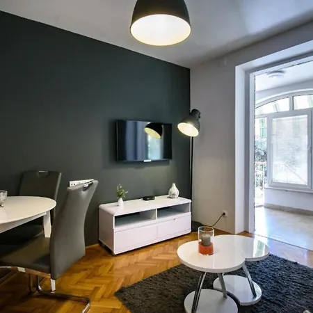 Luce & Toma - One Bedroom Luce *