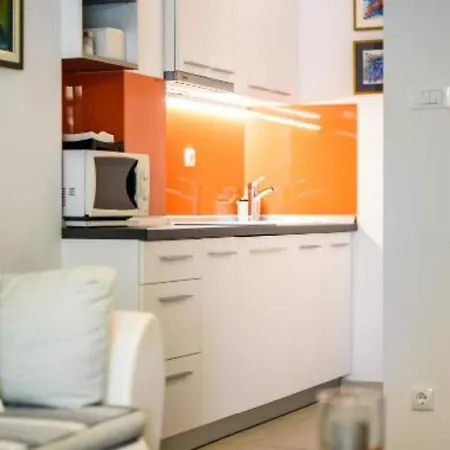 Luce & Toma - One Bedroom Luce