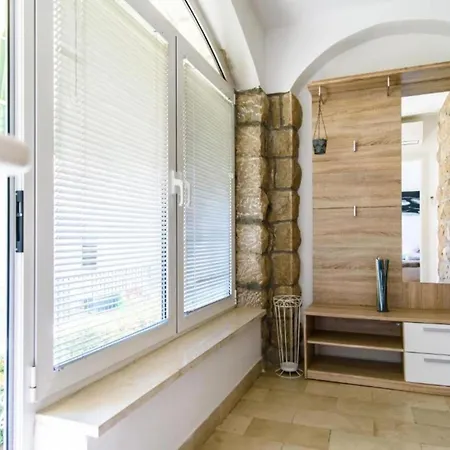 Luce & Toma - One Bedroom Luce